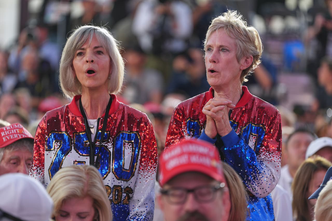 Los asistentes escuchan a los oradores en la inauguración de la Gran Feria Estatal Americana, el miércoles 24 de junio de 2026, en Washington.