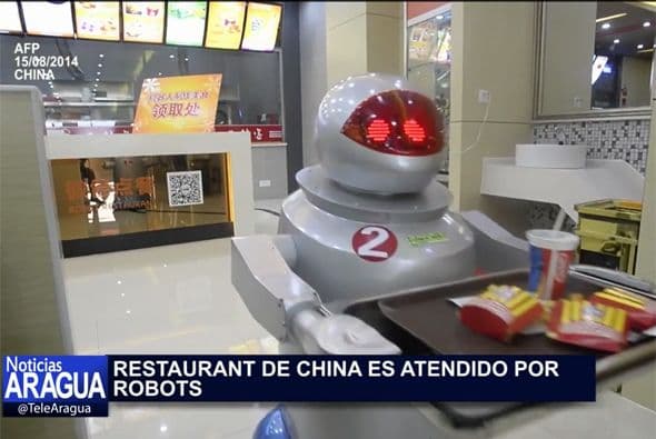 Los robots meseros ya son una realidad en China.