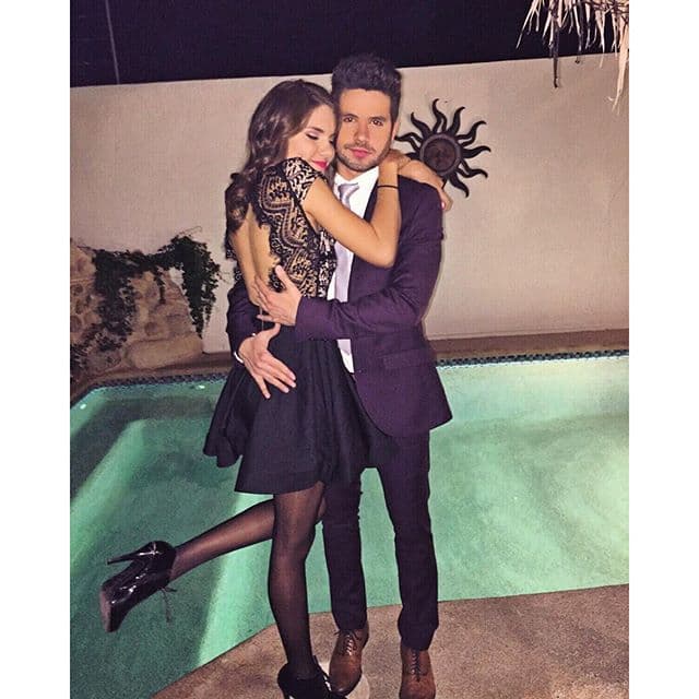 Inclusive al comenzar el año Eleazar compartió esta foto en donde escribió “mi novia y yo les deseamos feliz año”.