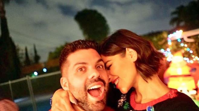 Tener que 
<b><a href="https://www.univision.com/entretenimiento/ya-sabemos-lo-que-hacen-alejandra-espinoza-y-sebastian-rulli-en-las-playas-de-mazatlan-fotos">trabajar ocasionalmente a distancia</a></b>, también ha sido parte de las situaciones que han puesto a prueba su amor. Sin embargo, la tecnología los mantiene siempre conectados y no pasa un solo día sin que griten su amor a los cuatro vientos.