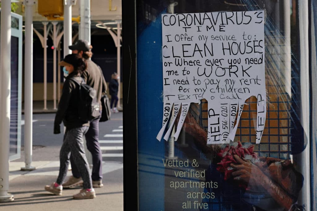 "Es difícil cubrir los gastos, además ayudo a mi familia en mi país": la angustia por los pagos de la renta acumulados