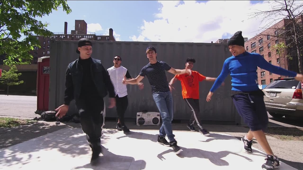 Y nos mostró que es bueno en el baile.