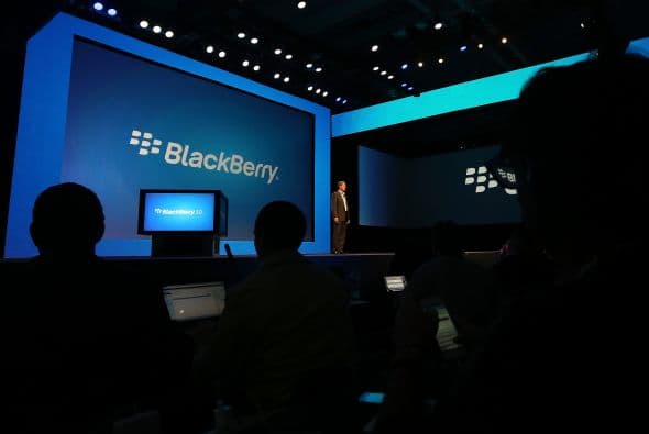 Ambos pesan menos de 5 onzas, es decir menos de 140 gramos.