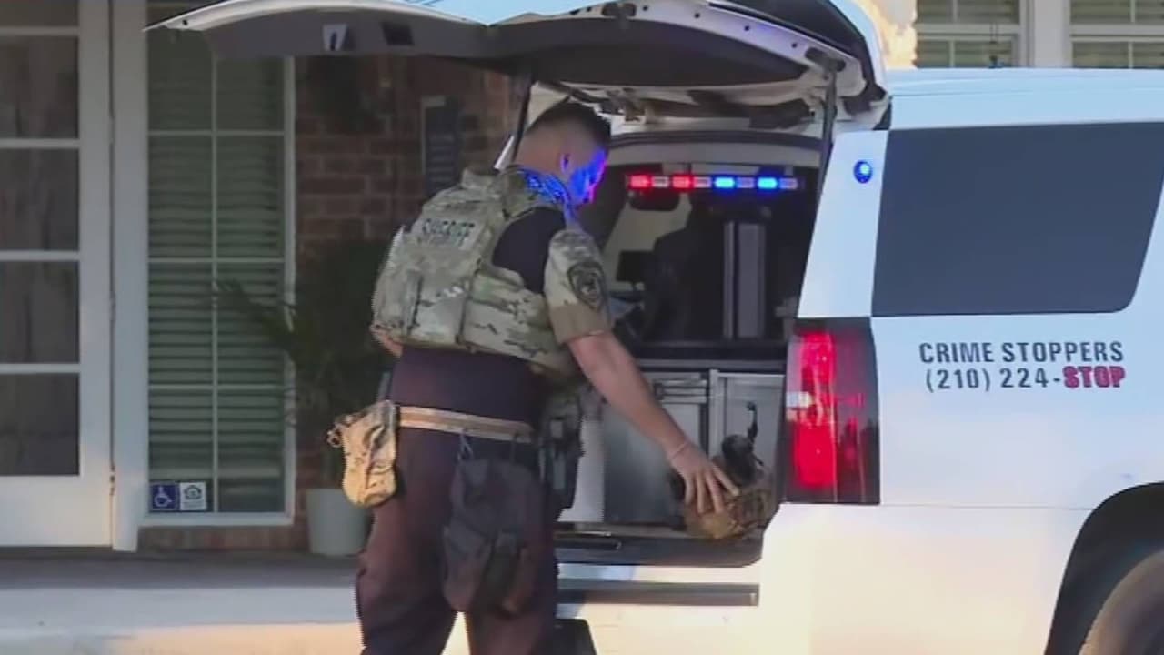 Sospechoso se atrinchera y dispara a oficiales desde complejo de apartamentos en San Antonio