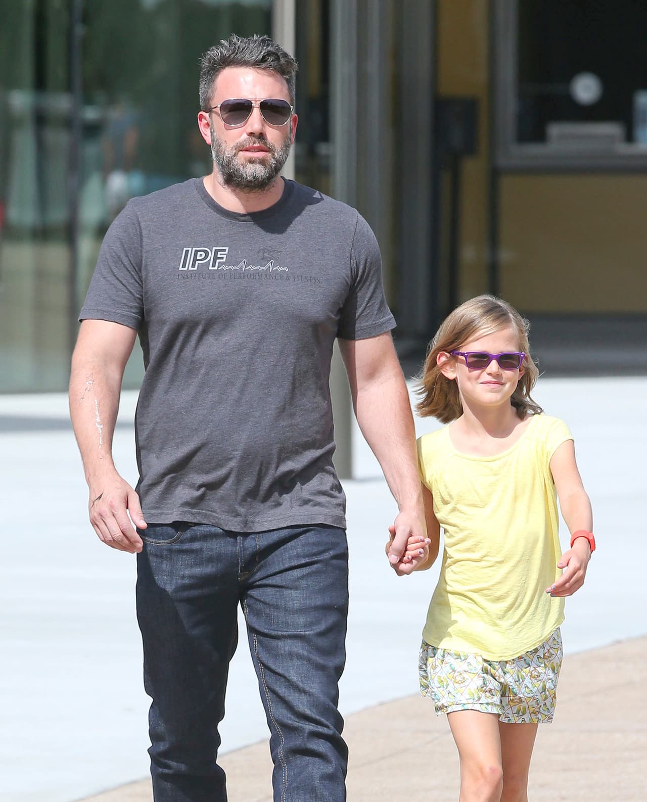 Ambos se mantuvieron de la mano.