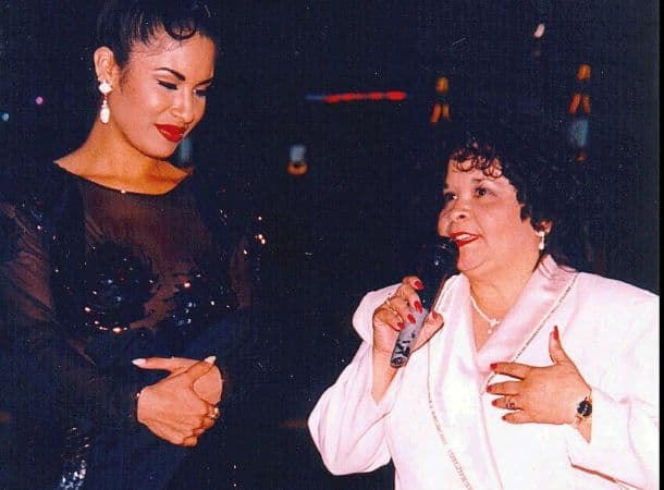 ¿La culpable? Yolanda Saldivar, la presidenta de su club de fans y tesorera, quien la asesinó a quemarropa en un hotel de Corpus Christi, en Texas.