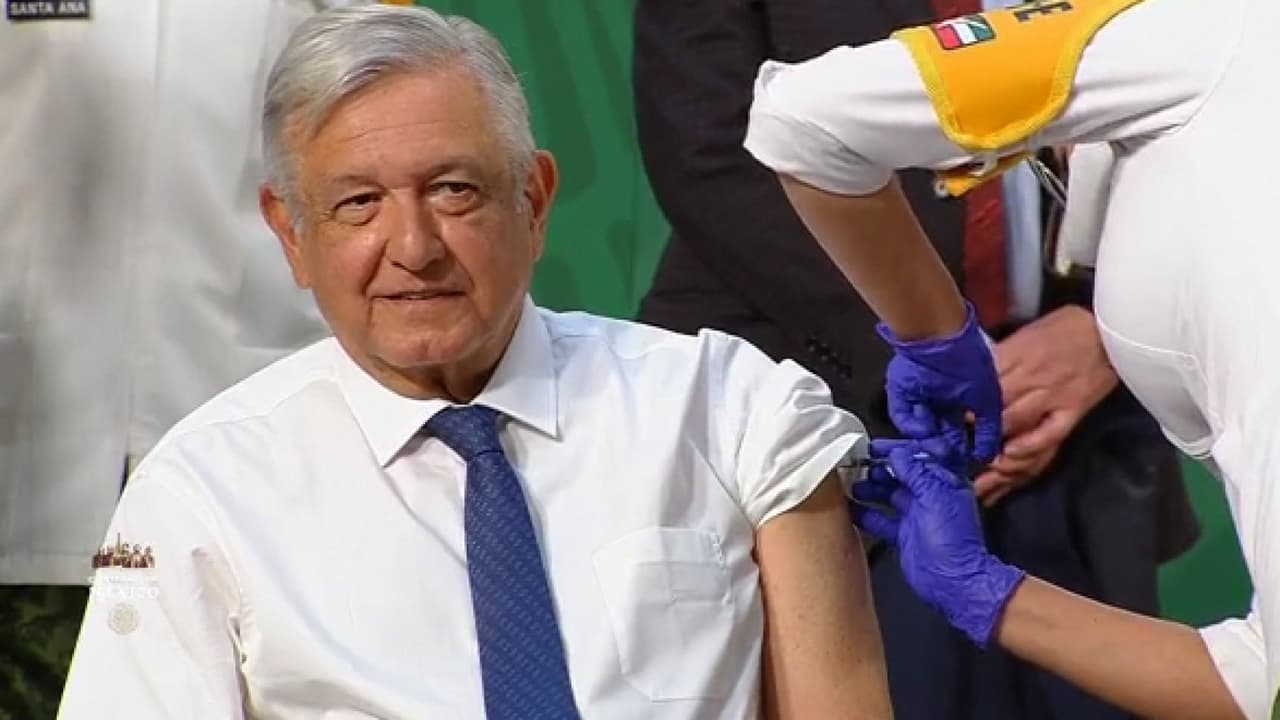 <b>En video. López Obrador recibe la primera dosis de la vacuna contra el coronavirus. </b>
<br>
<br>El presidente de México se vacunó con la dosis AstraZeneca y aprovechó la ocasión para mostrar confianza hacia la vacunación. Más información 
<a href="https://www.univision.com/noticias/america-latina/amlo-vacuna-covid-mexico" target="_blank">aquí</a>.