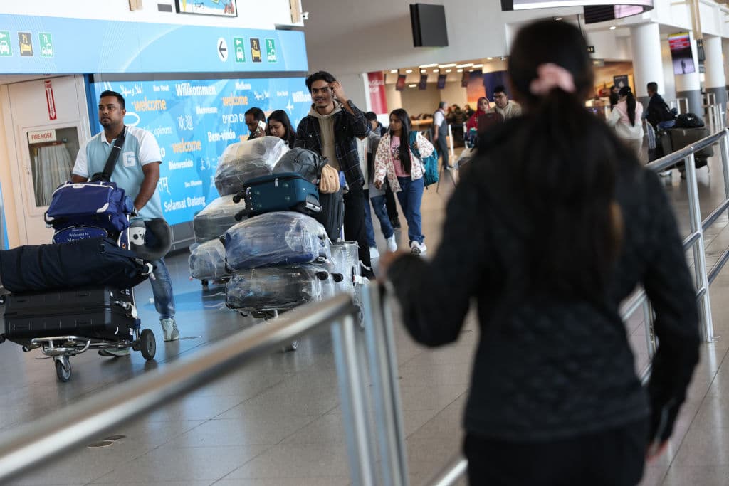 El domingo 1 de diciembre se proyecta como el día más ocupado, mientras los viajeros regresan a casa después de las celebraciones. Estas cifras reflejan una tendencia nacional, con 79.9 millones de personas viajando por lo menos 50 millas para esta festividad.