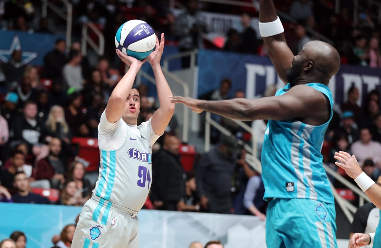 El cantante de trap solo estuvo en la cancha durante poco más de cuatro minutos, en los cuales no consiguió anotar.
<br>