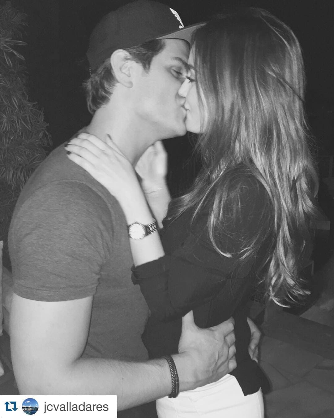 Es Coordinador Estatal de Vinculación Empresarial y Emprendimiento del Partido Revolucionario Institucional (PRI) y se tiene muchas amistades en la política mexicana.