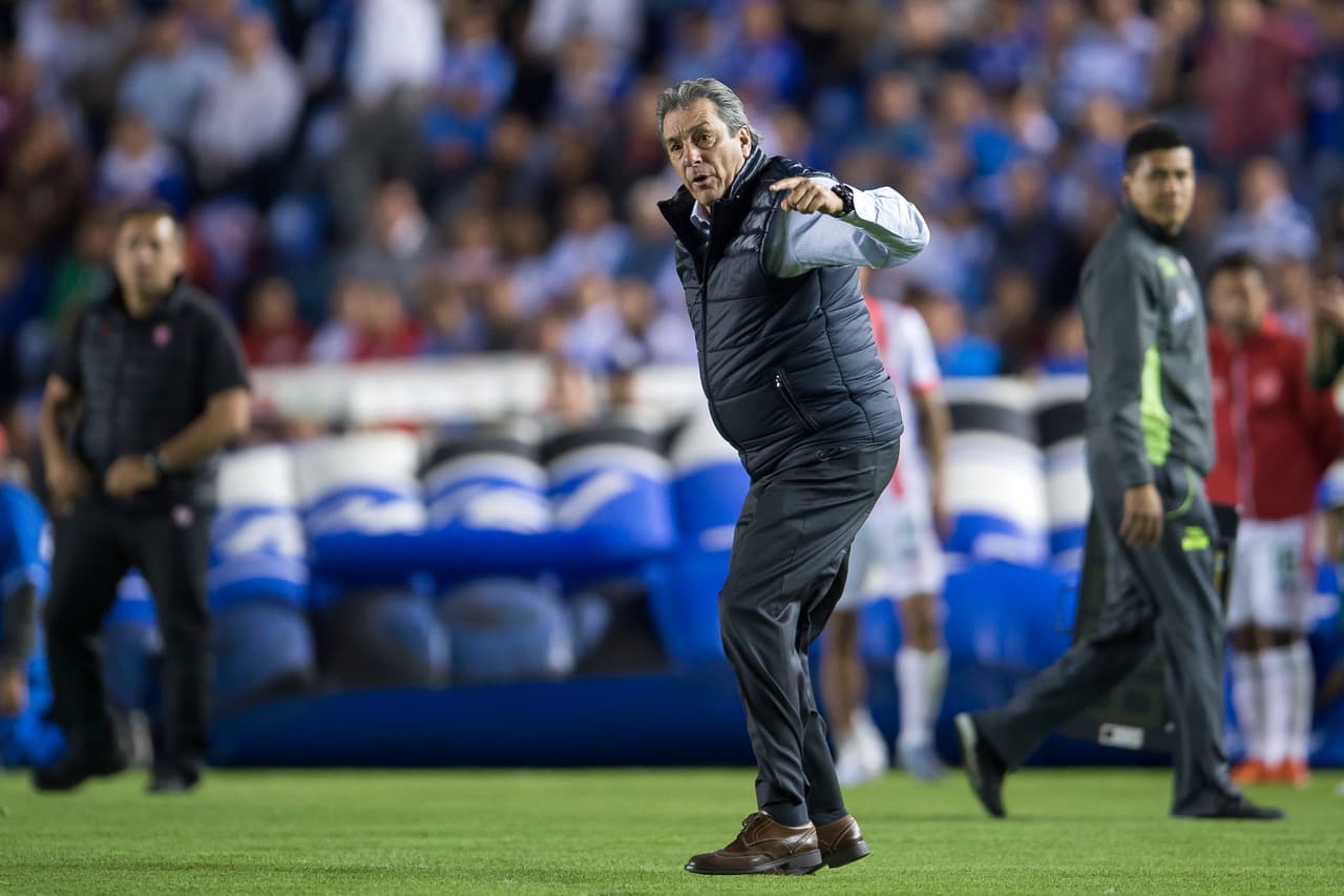 Se pensó que un técnico temperamental como Tomás Boy podría acabar con las cruzazuleadas.