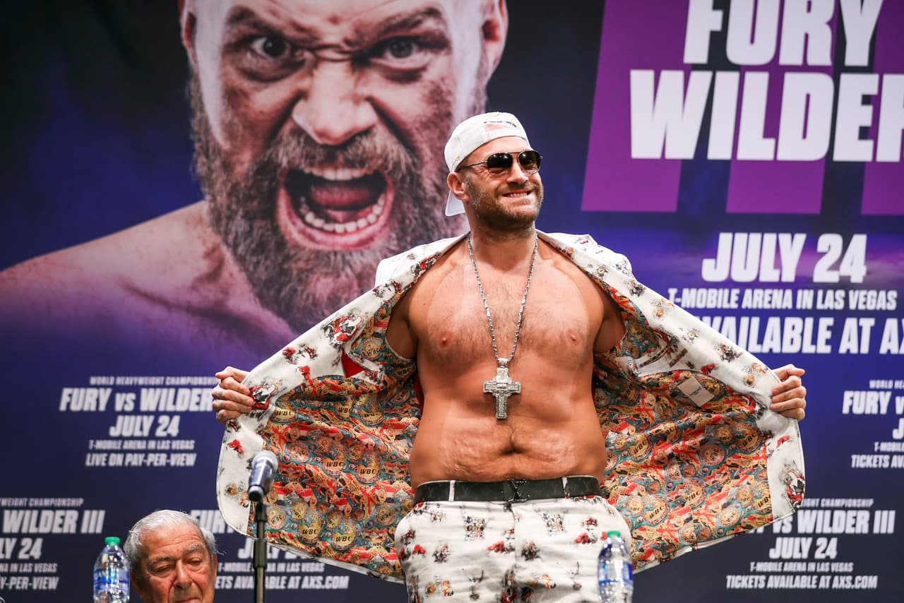 En la categoría reina del boxeo, la trilogía entre Tyson Fury y Deontay Wilder no pudo llevarse a cabo a finales de julio por el positivo del inglés Fury y gran parte de su equipo.