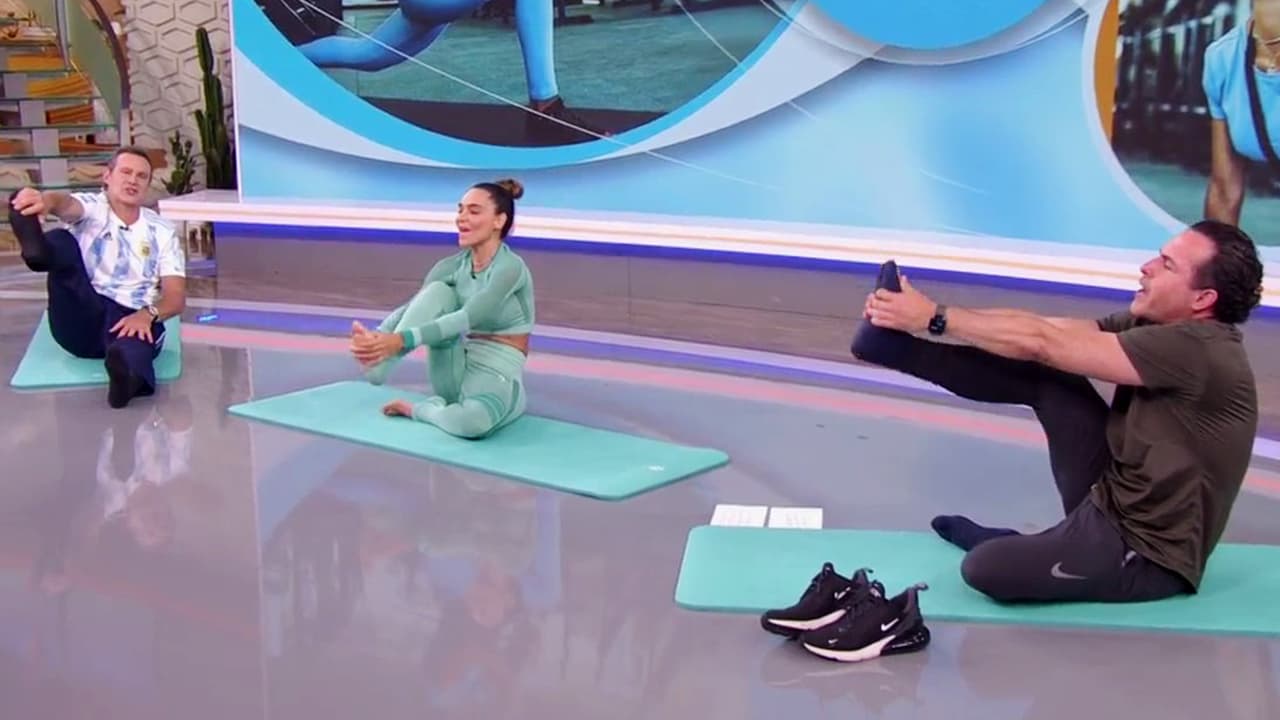 Saluda al sol y empieza con energía el día con esta popular rutina de yoga