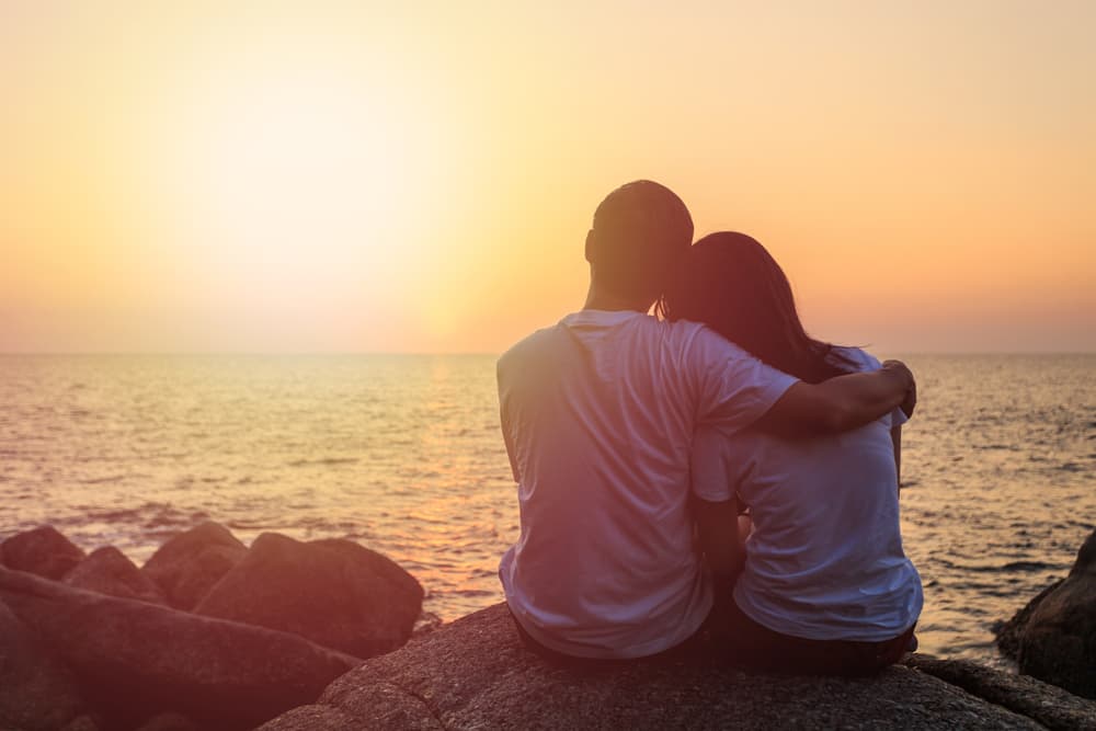 <b>Tauro</b>
<br>El taurano que se te acerca, si lo que prevalece en su personalidad son sus rasgos positivos, será una persona maravillosa. Paciente y confiable, de corazón tierno y amoroso, persistente y determinado en tus asuntos, plácido y amante de la seguridad, y muy sensual en la cama, conoce el arte de tocar y acariciar, envolver con su aliento y mirada.