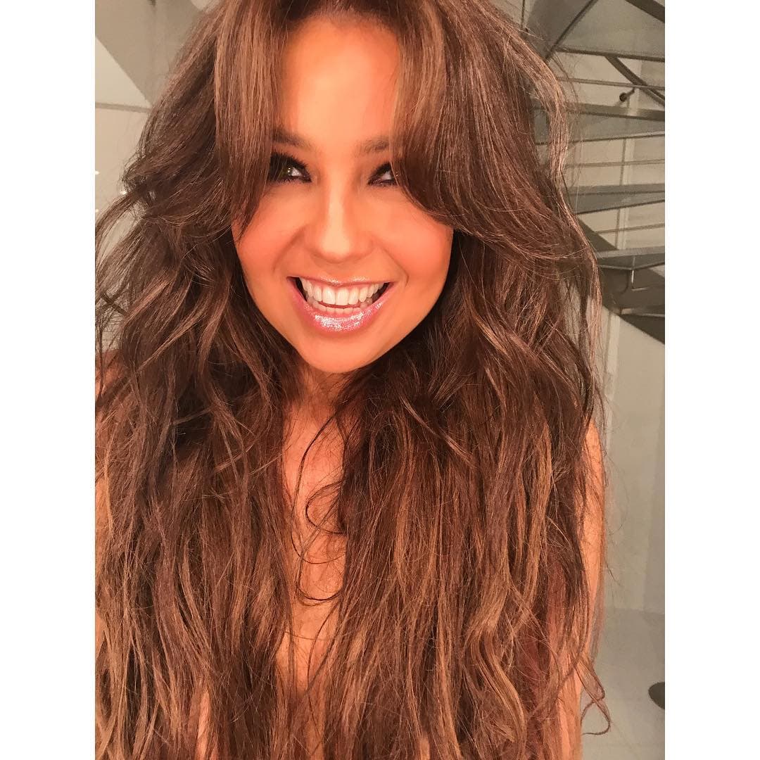 Esto porque ambas tienen una sonrisa perfecta, así como una nariz perfilada y el cabello más rubio que antes, lo que las hace muy parecidas.