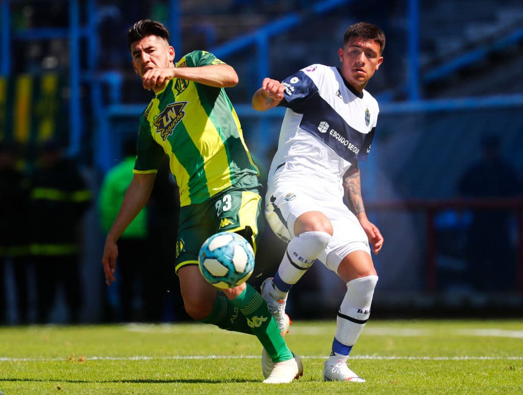 Aldosivi 0-3 Gimnasia La Plata. Con goles de Coronel, Ramírez y García, de penal, 'el Lobo' de Maradona se llevó los tres puntos.
