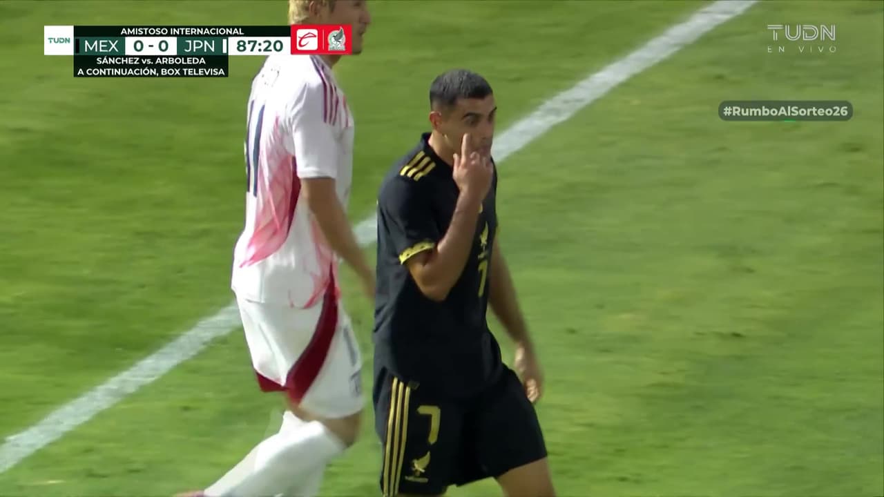 ¡No puede ser! Berterame tenía el gol de México… y hace el oso