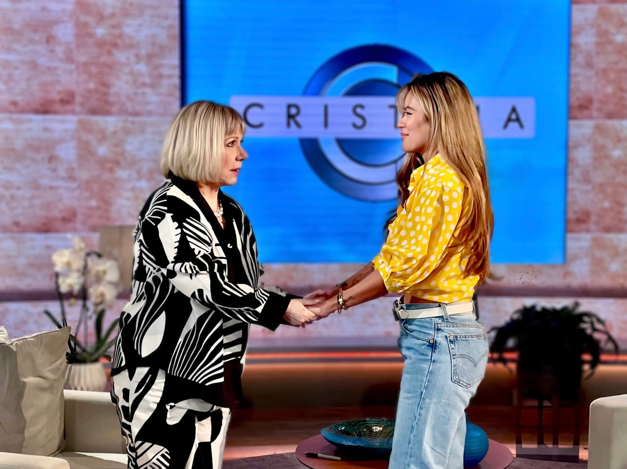 Cristina Saralegui entrevista a Karol G en ‘El Show de Cristina presenta a Karol G’.