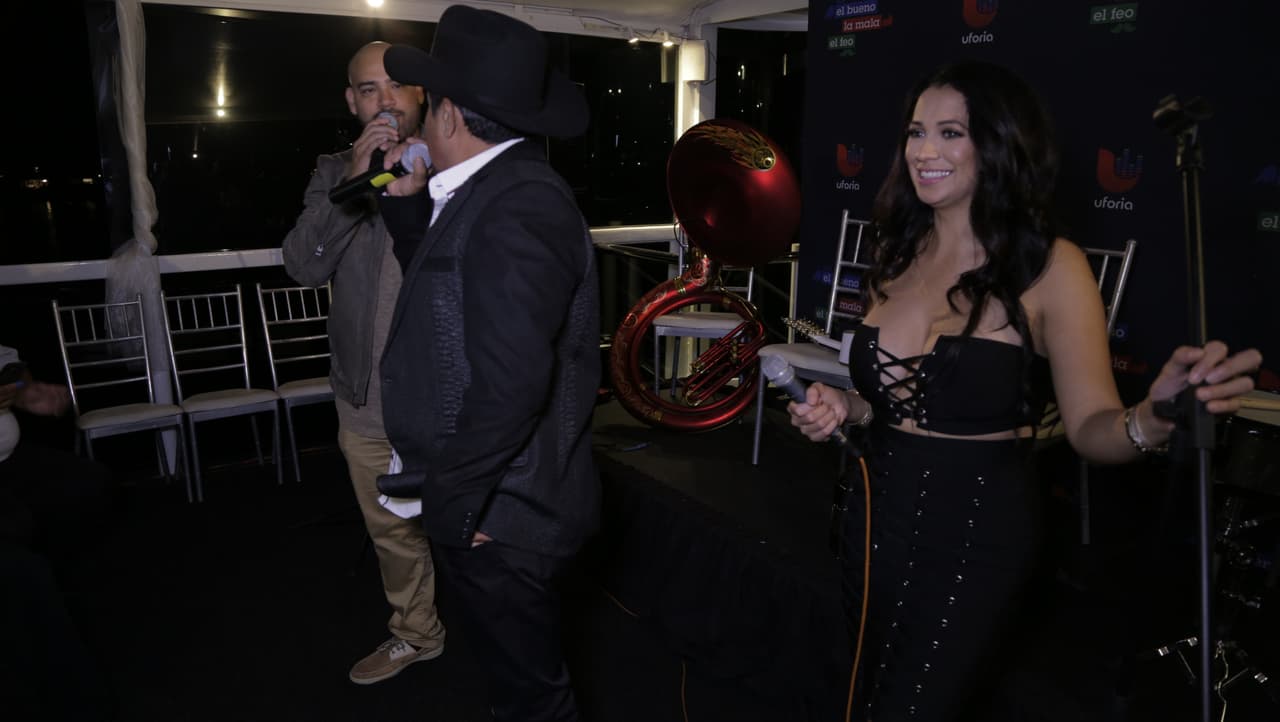 Raúl 'El Pelón', Carla Medrano y El Feo premiaron a sus oyentes con una noche inolvidable al lado de Calibre 50 en un bote privado.