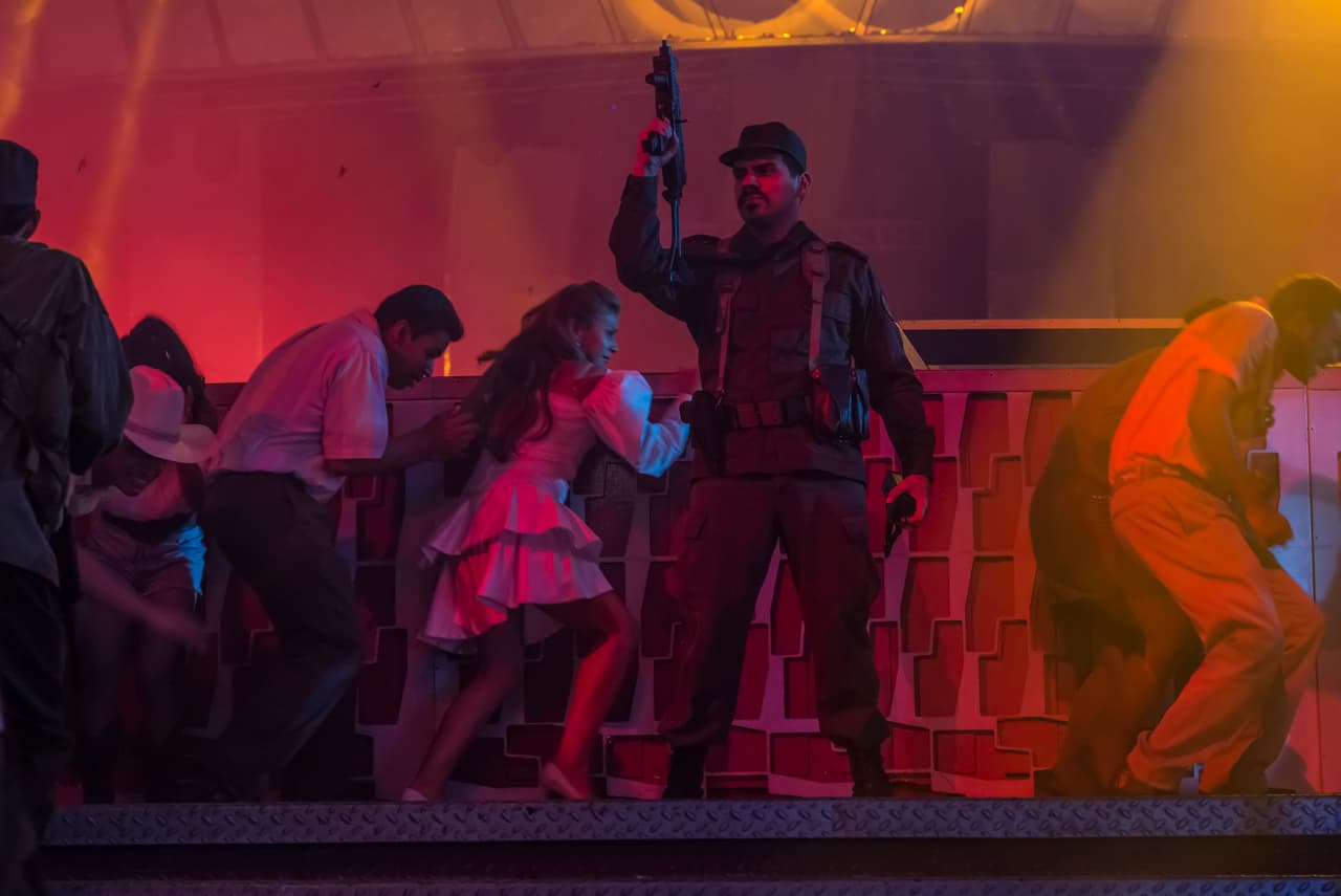 This crime unleashed El Chapo’s fury against the Avendaño brothers. Guzmán asked Amado to get involved now that the Tijuana Cartel leaders had broken the rules. At his refusal to help, ‘El Chapo’ made arrangements to ambush the Avendaños at a nightclub.