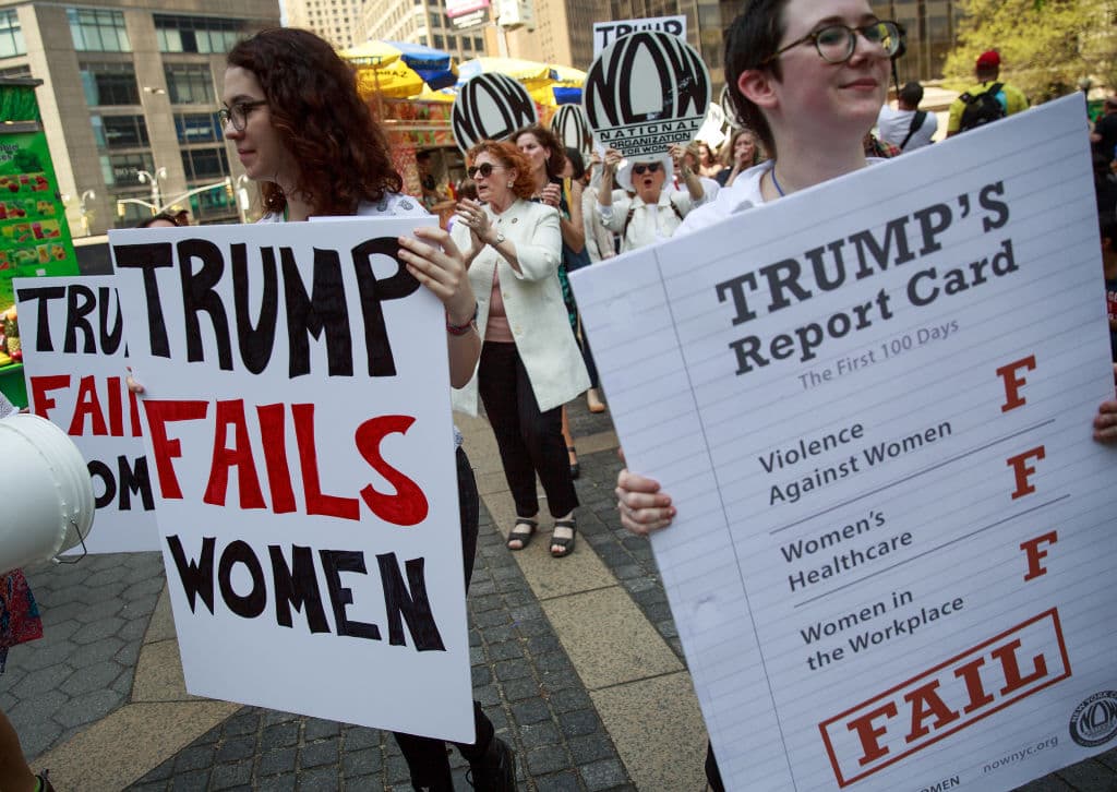 “Este presupuesto pone en peligro la vida y la calidad de vida de las mujeres y sus familias. Les hace más difícil acceder a la atención médica que necesitan”, explicó a Univision Noticias Bridgette Gomez, directora del Latino Outreach and Engagement de Planned Parenthood Federation of America.