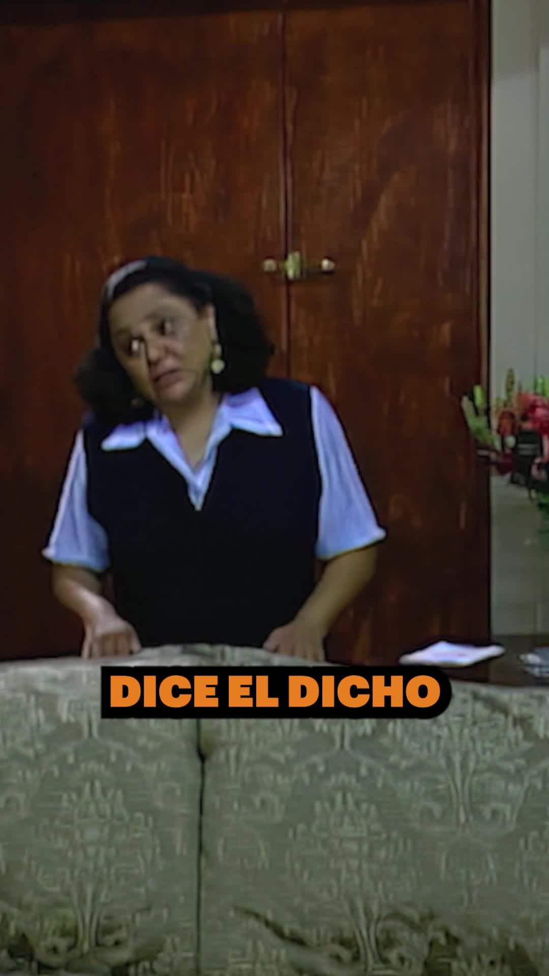 Santiago piropea a Lucía frente a Jovita