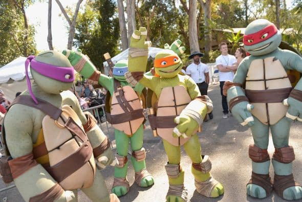 Famosos, voluntarios y hasta las Tortugas Ninja se divirtieron a lo máximo durante la fiesta rural "Get Dirty" en el Zoológico de Los Ángeles. El evento les permitió a los participantes un día repleto de actividades junto a los animalitos. Asimismo, la diversión tuvo un enfoque en la conservación del medio ambiente.