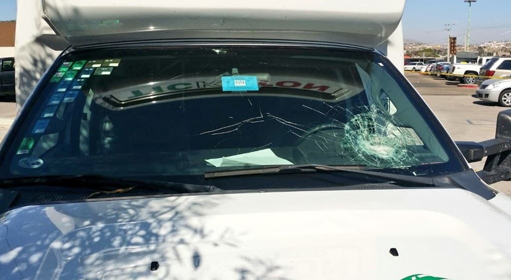 Varios ataques con piedras no han frenado a buses que viajan entre Tijuana y San Diego