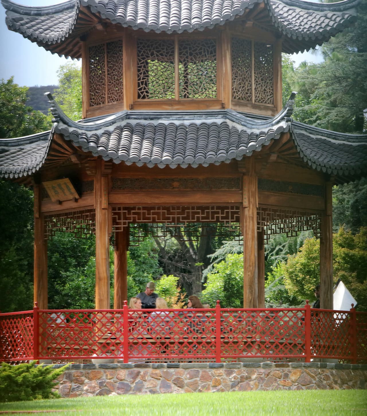 Lindo detalle de la construcción donde charlaron.