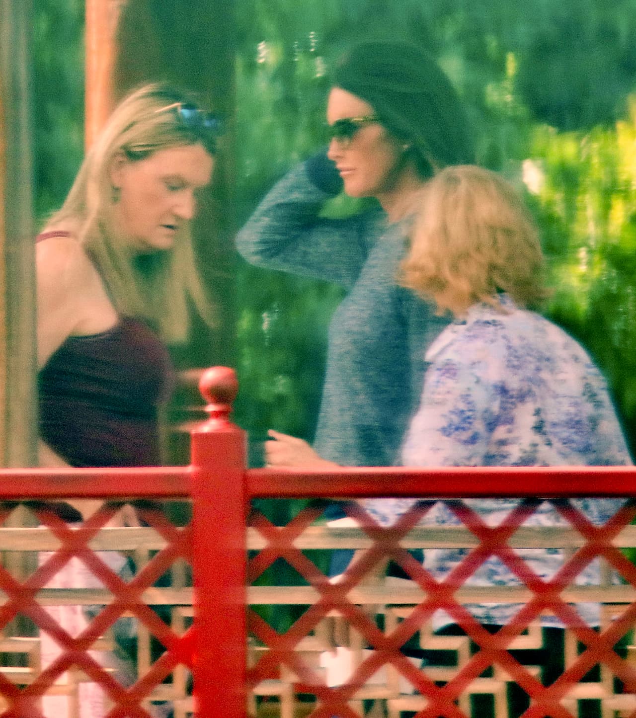 Estaban en los jardines japoneses del hotel Four Seasons.