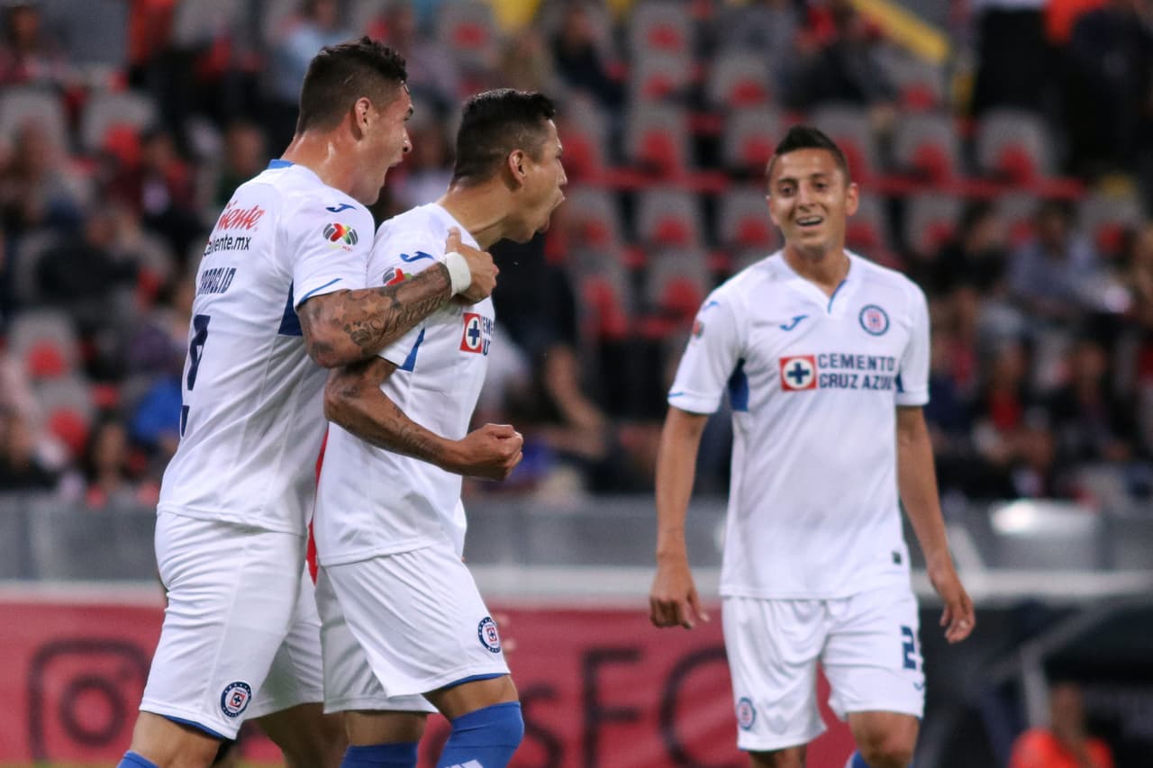 El tanto de Julio César Domínguez (centro) para el 1-0 de la Máquina llegó a los 15 minutos del encuentro.