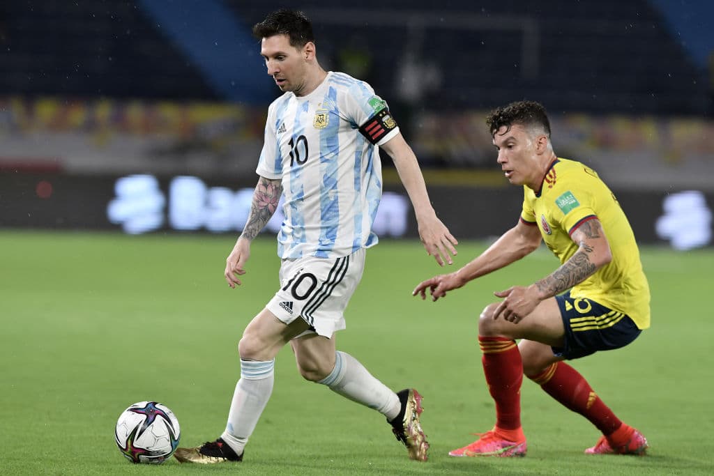 Argentina no logra aguantar la ventaja de 0-2 y los tantos de Luis Muriel y Miguel Borja le dan el empate a 2-2 a Colombia en el minuto 90+4.