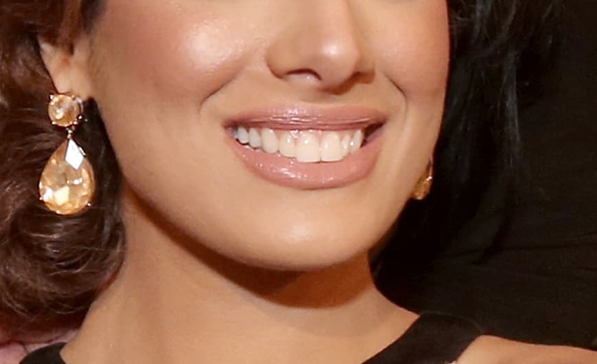 Ella es una de las chicas latinas más exhuberantes y carismáticas del momento, además, ha presumido la corona de reina... ¿Quién es?