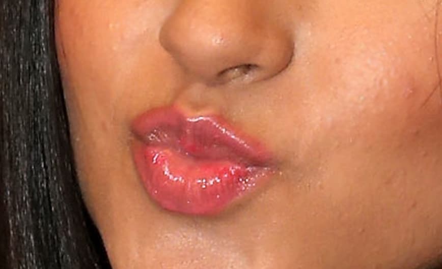 Esta sexy chica también tiene una boquita muy besucona, y en Latin GRAMMY nos ha regalado estas lindas muestras de cariño con las que enloquece a todos sus fans.