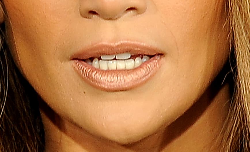 Ella nació en el bronx, y tiene una retaguardia envidiable. Además de cantar es actriz y es candela pura, ¿adivinaste?