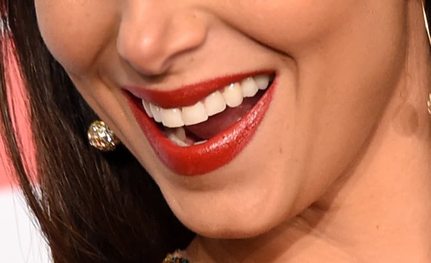 Estos labios rojos y sensuales son de una mujer exhuberante, que además de atrapar a todos con su belleza en Latin GRAMMy, es una de las reinas de las pasarelas.