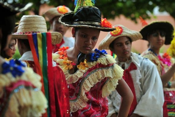 En Nicaragua también celebran con un desfile en el que brillan los bailes y trajes típicos.