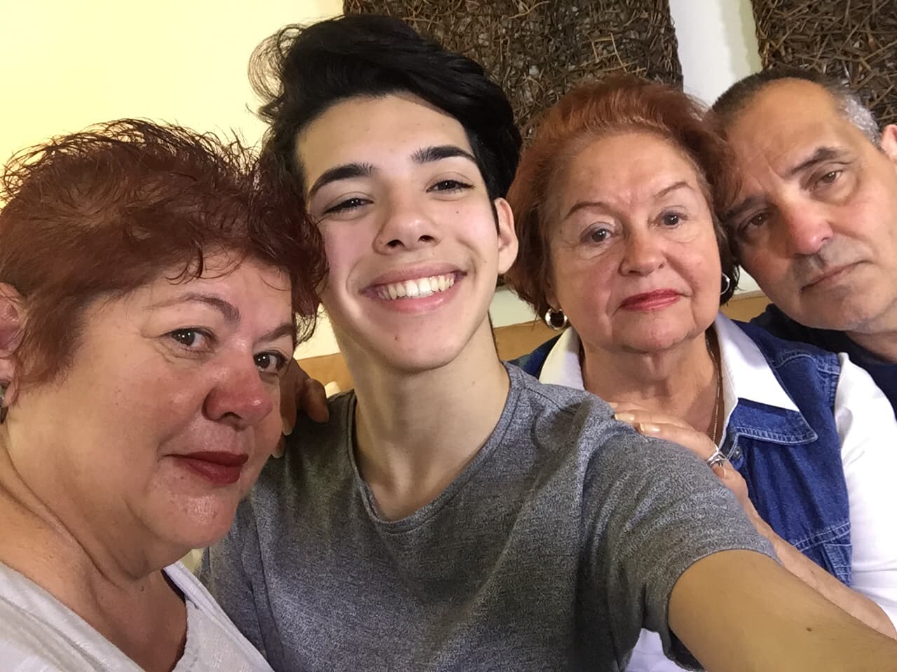 Nuestras cámaras se colaron en casa de Yoandri. El cubano nos mostró los rincones de su crib.