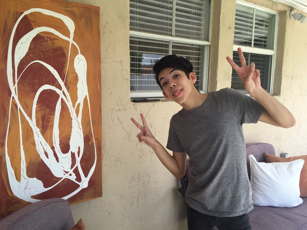 Nuestras cámaras se colaron en casa de Yoandri. El cubano nos mostró los rincones de su crib.