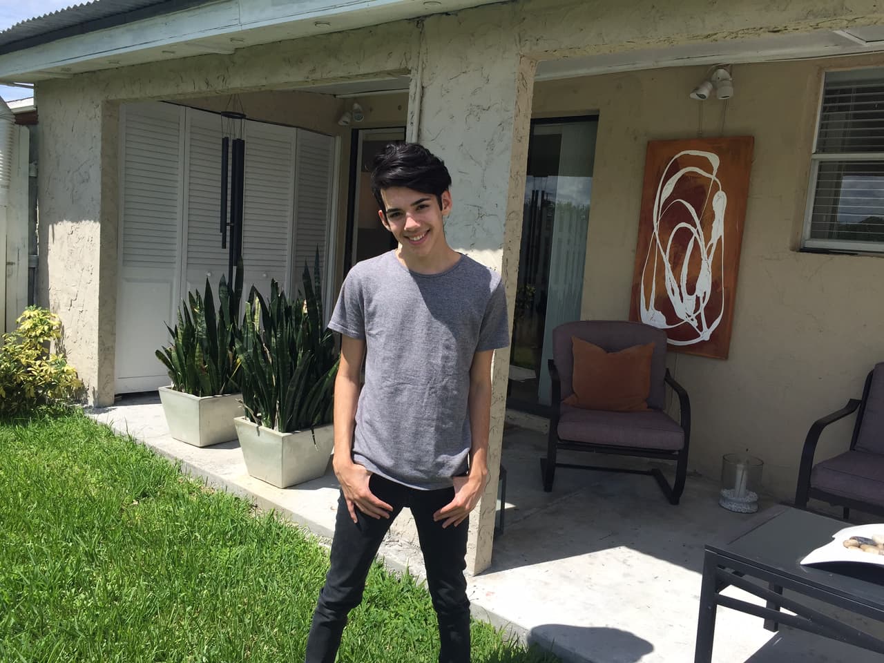 Nuestras cámaras se colaron en casa de Yoandri. El cubano nos mostró los rincones de su crib.