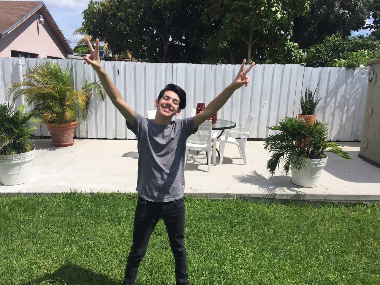 Nuestras cámaras se colaron en casa de Yoandri. El cubano nos mostró los rincones de su crib.