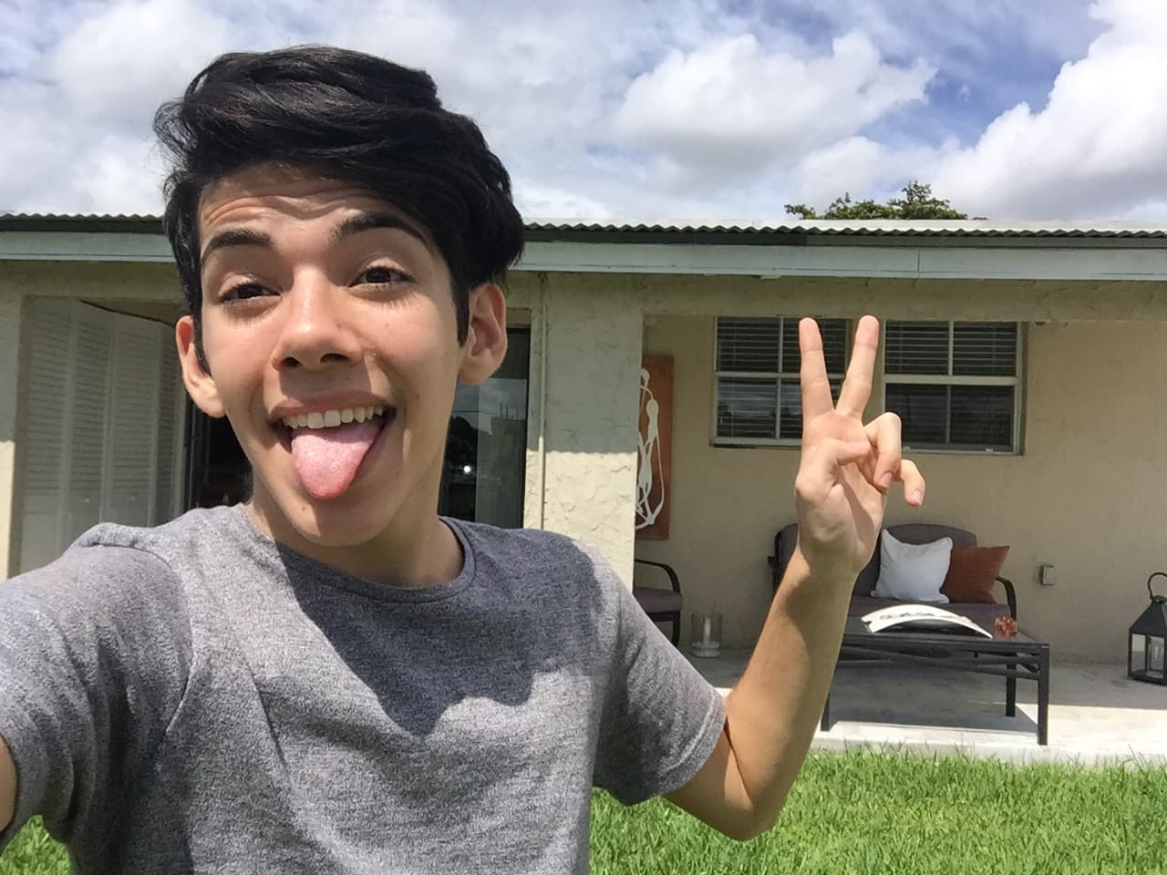 Nuestras cámaras se colaron en casa de Yoandri. El cubano nos mostró los rincones de su crib.