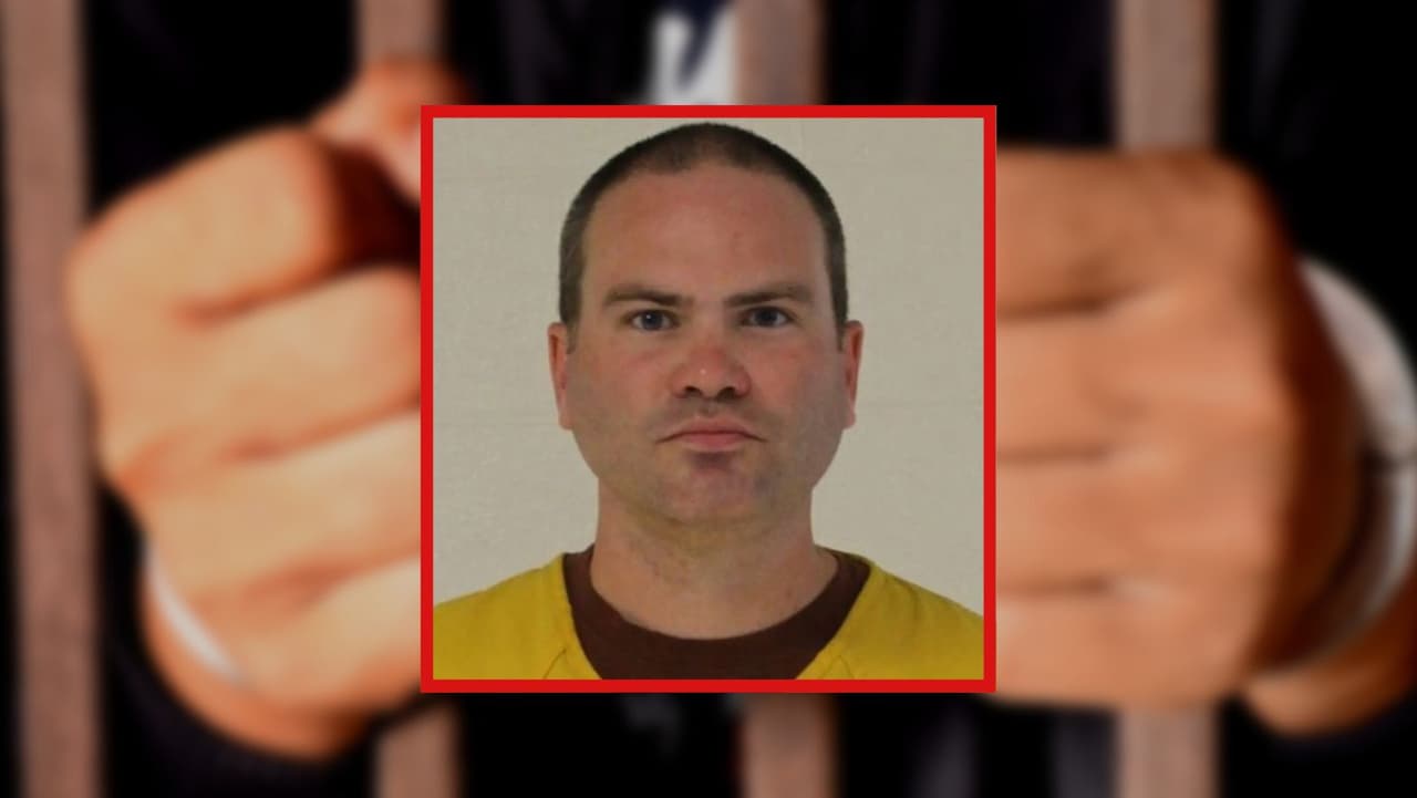 "Que se queme en el infierno": Hombre sentenciado a décadas en prisión por violaciones contra alumnas