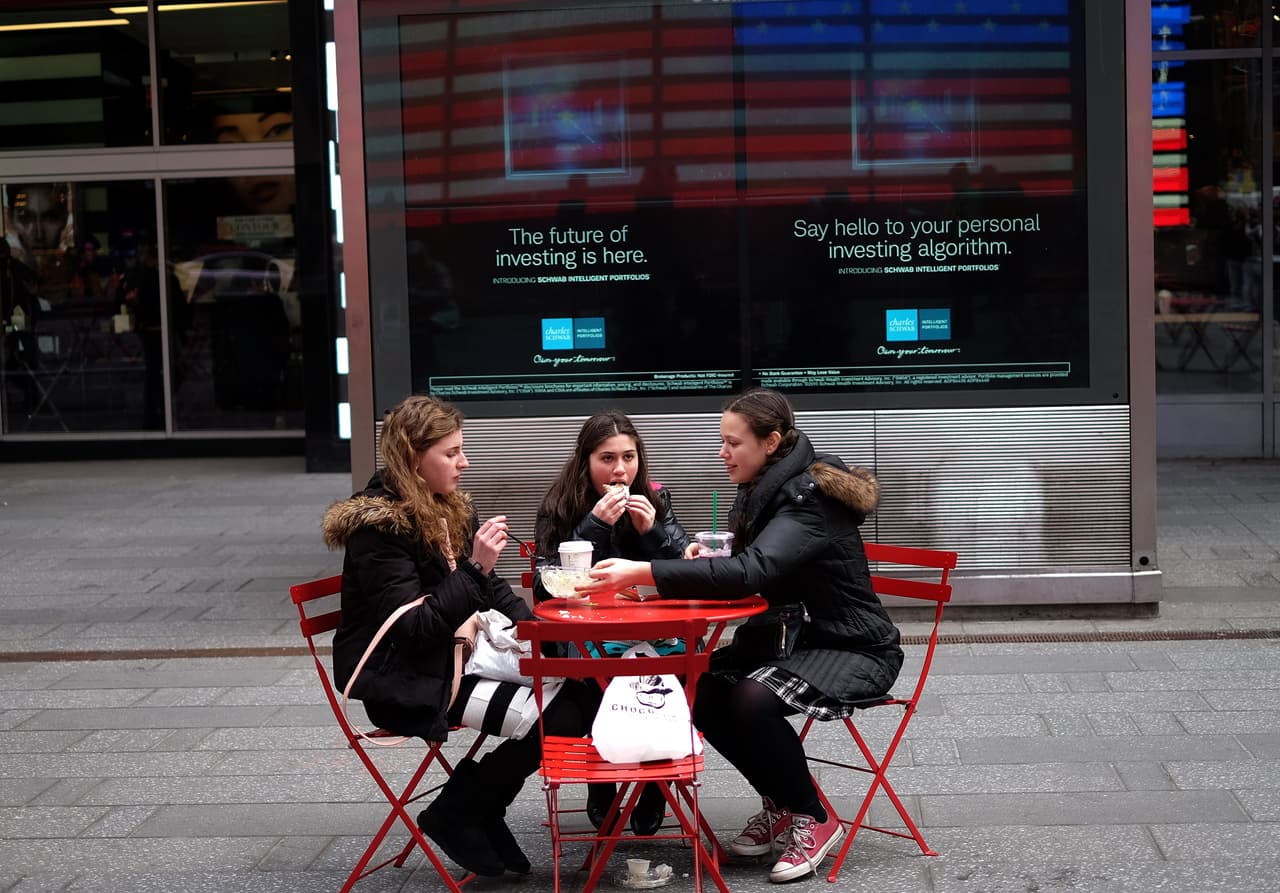 <b>Cualquier niña o mujer puede padecer endometriosis</b>. Son más propensas las que no han dado a luz, presentan períodos menstruales demasiado largos o cortos, o que tienen una madre, tía o hermana con endometriosis.