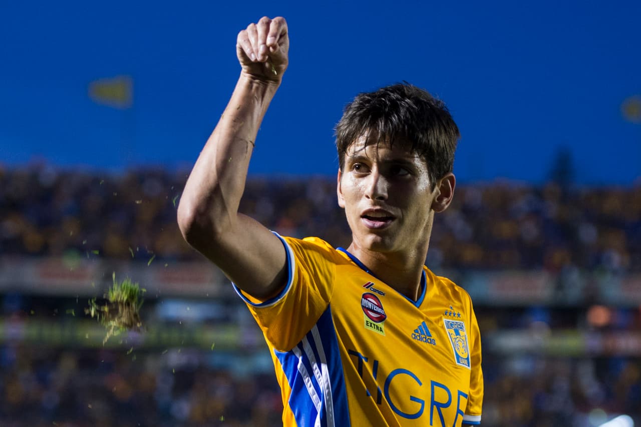 El talentoso delantero mexicano ha sido buscado por un club de la MLS y este les ha dado el visto bueno para jugar la próxima temporada con ellos.