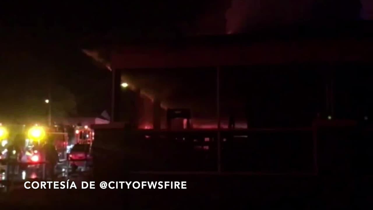 Bomberos atienden intenso fuego en Winston-Salem 