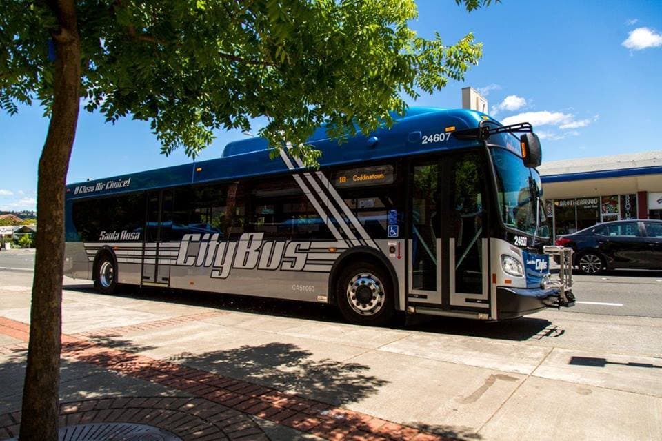 En el condado de
<b>Sonoma,</b> el precio promedio de una casa en
<b>venta es de 742,500 dólares</b>. Esto significa que para adquirir una vivienda se necesitan al menos
<b>$135,200 de salario y el pago mensual sería de $3,380 dólares.</b>