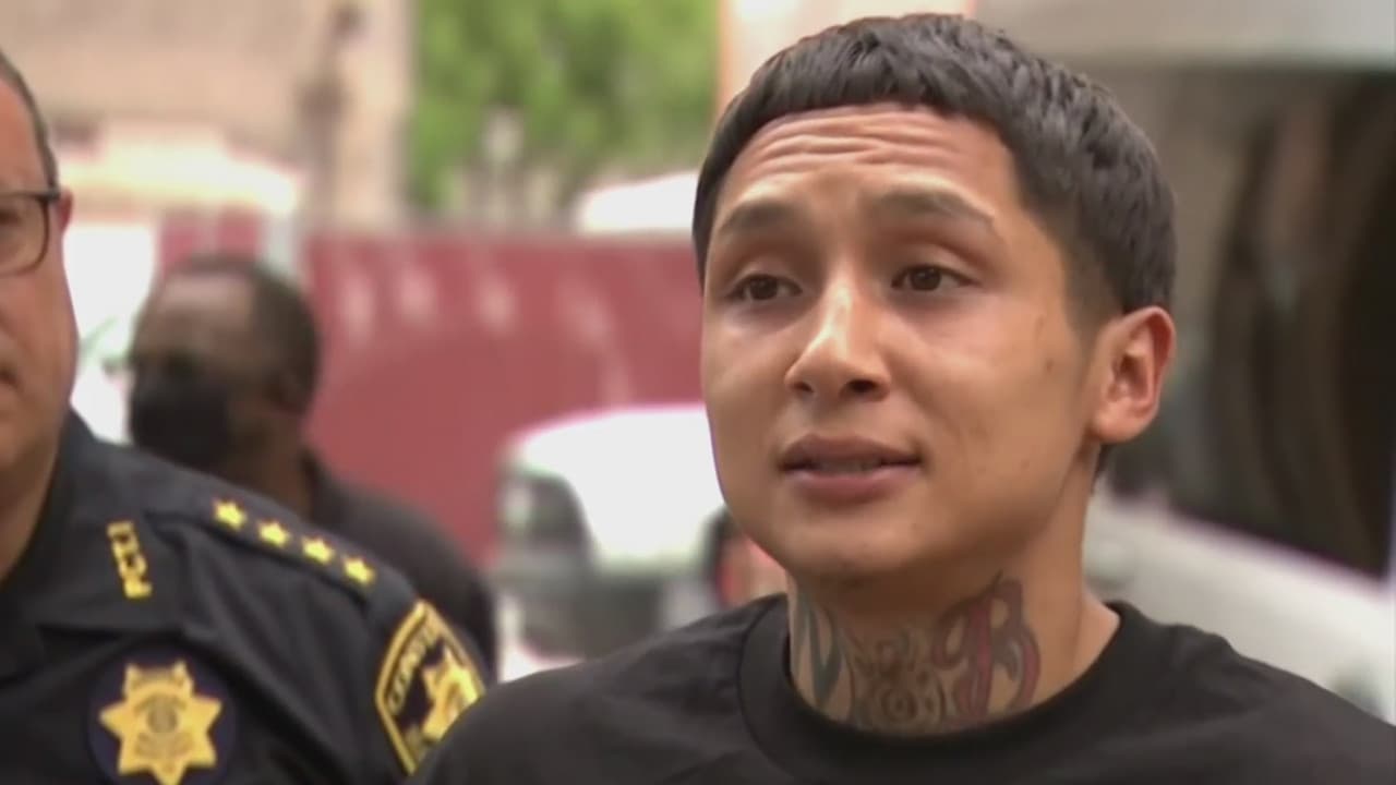 Fue desalojado por no poder pagar la renta y la misma policía que lo sacó de su casa creó un fondo para ayudarlo