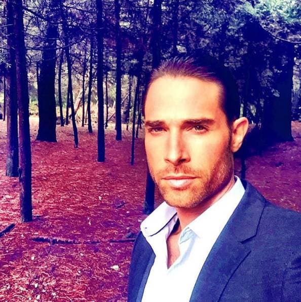 Sebastián Rulli nos regaló varios momentos únicos de sus escenas. Aquí lo vemos concentrado para grabar sus momentos como el frío Marcelo.