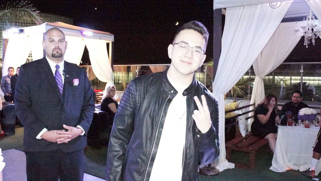 "Sister, happy birthday, I love you. I admire you, you are one of the most important people in my life. I'm proud of you for everything that you have accomplished and I love you", le dijo su hermano menor, Juan Angel, conocido también como 'Johnny'.